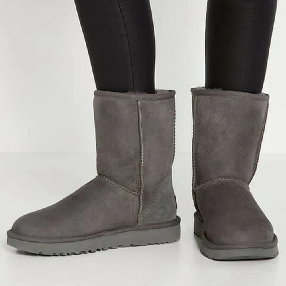 UGG CLASSIC Boots Size 7